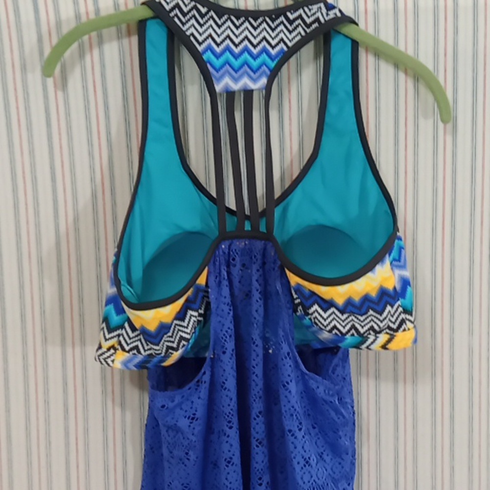 Periwinkle TankInA Top With Multi-Color Chevron Design Bra - Picture 8 of 8